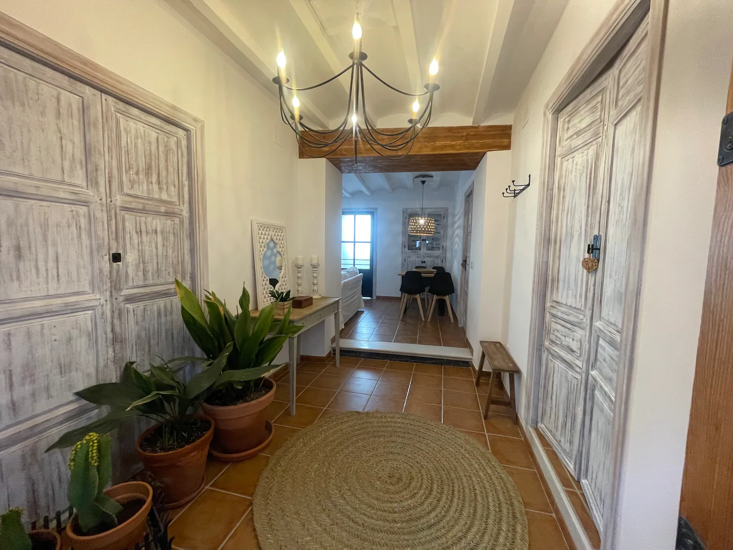 recibidor albir con dos portones y plantas