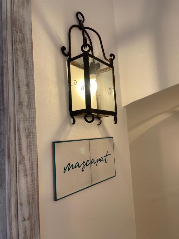 placa de mascarat bajo luz